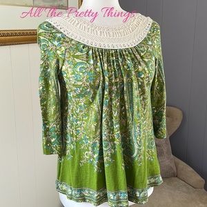 😍 Anthropologie mixed media lightweight knit top